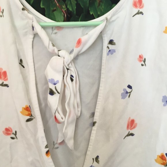 💐White Floral Crop Top, Puff Sleeve, Cottagecore - Picture 4 of 9